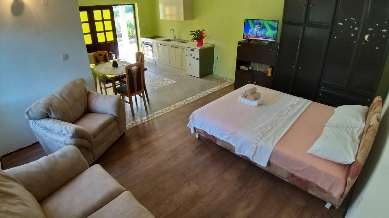 Petivat Gardens Apartment Ngoại thất bức ảnh