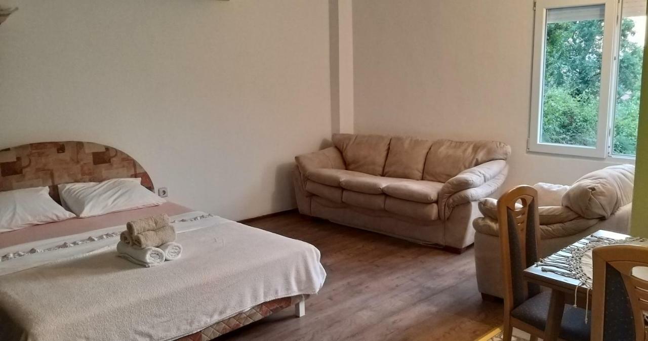 Petivat Gardens Apartment Ngoại thất bức ảnh